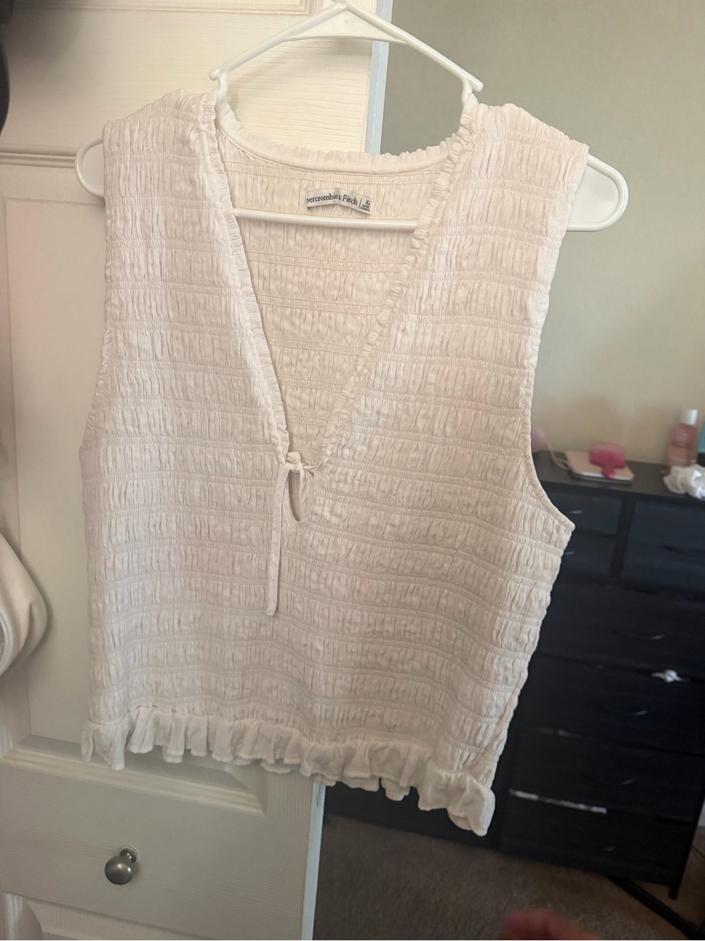 Abercrombie & Fitch Cream Textured Ruffle Hem Sleeveless Camisole